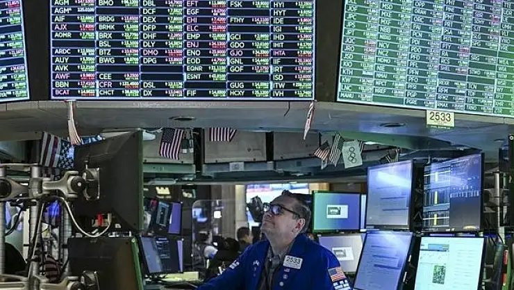 Gözler Hole'e çevrildi