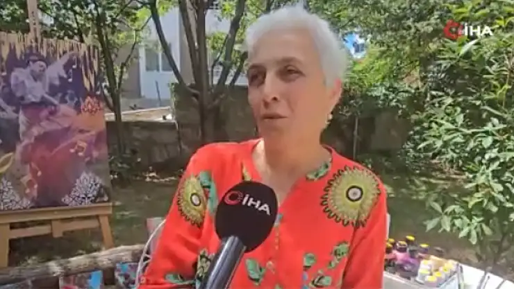 Kanseri ahşap boyama ve katıldığı koro ile türküler söyleyerek yendi