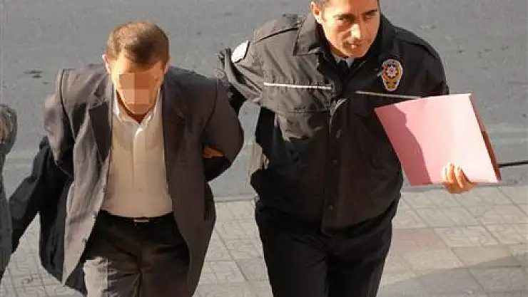 Kredi kartıyla alışveriş yapınca gözaltına alındı