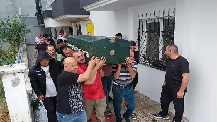 EVİNDE ÖLÜ BULUNDU