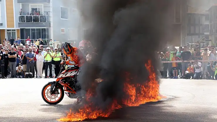 motosiklet şov hayran bıraktı