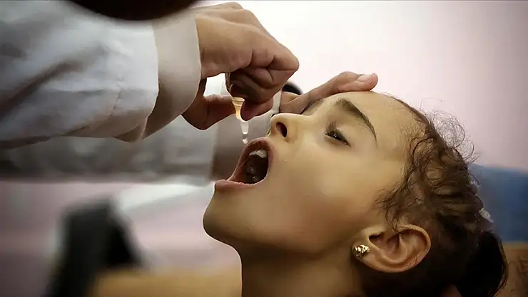 Gazze Şeridi'nin güneyindeki Han Yunus kentinde çocuk felci aşısı kampanyası başlatıldı