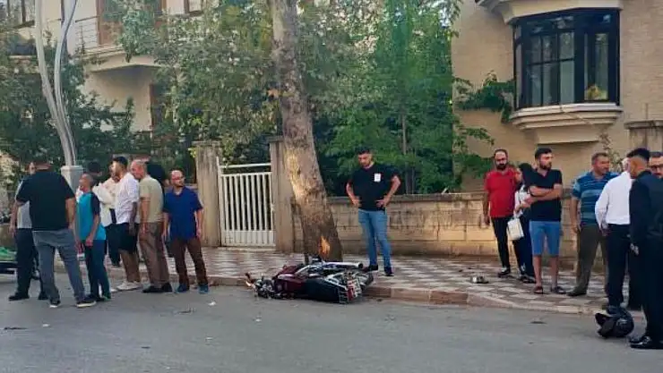 Genç sürücüyü hayattan koparan kaza anı kamerada