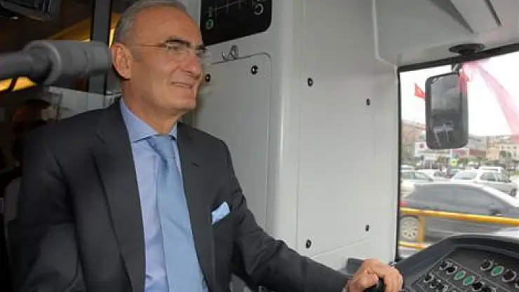 Yılmaz: 'Raylı Sistem İyi Yolda'