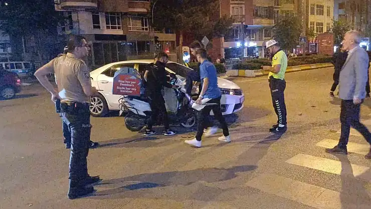 Motosikletle otomobil çarpıştı