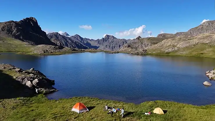 Yedigöller doğaya renk katıyor