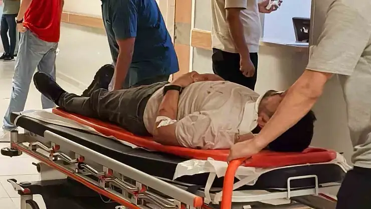 Otomobil kamyona çarptı