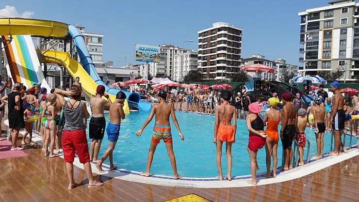Atakum'da çocuklara havuz jesti