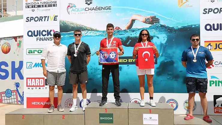 komutan madalyaları topladı