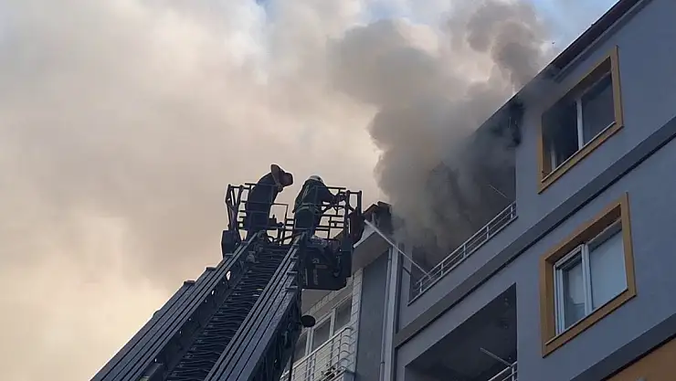 Çıkan yangında evde hasar oluştu