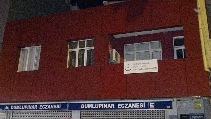 Kendisini muayene eden doktoru dövdü