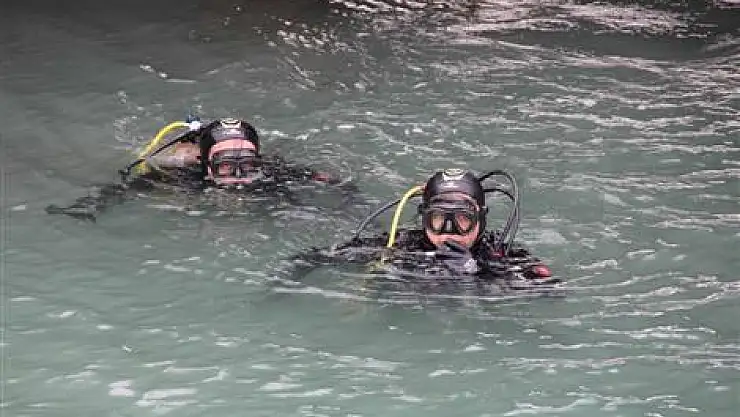 Polis Denizde Kadın Cesedi Aradı