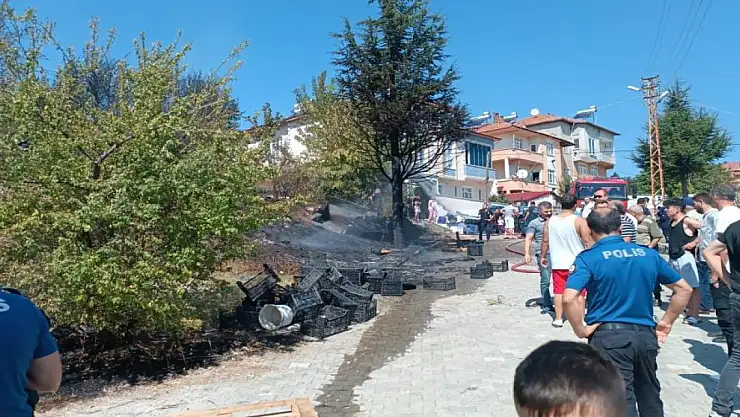 Samsun'da plastik kasa yangını