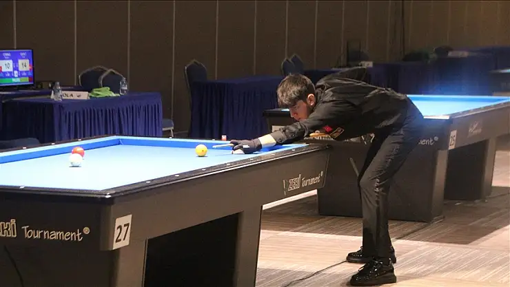 Milli bilardocu Seymen Özbaş, Fransa'da dünya şampiyonu oldu