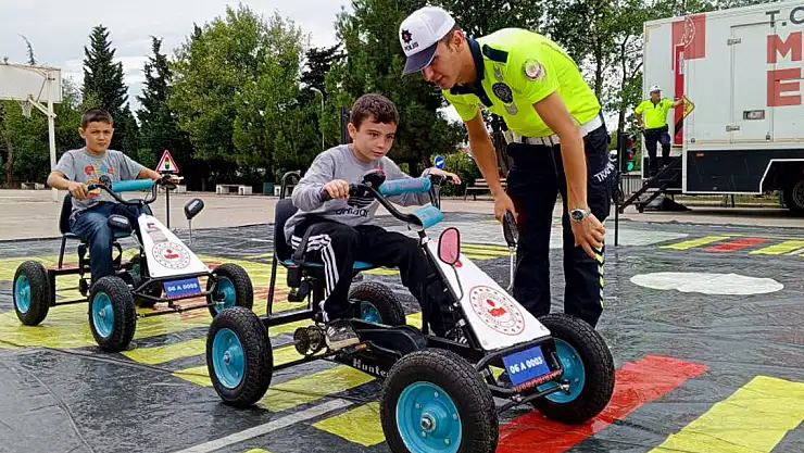 Öğrencilere trafik eğitimi