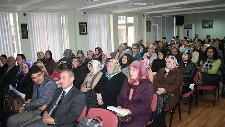 ŞNP'de 'Çocuk Eğitiminde Anne Babanın Rolü' paneli