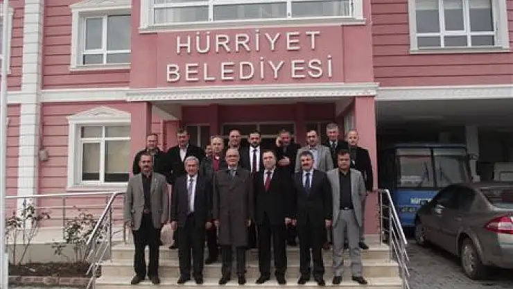 Yılmaz, beldeleri gezdi, çocuk parkı sözü verdi