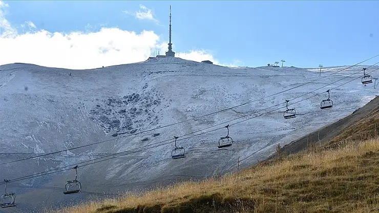 Palandöken Dağı'na kar yağdı