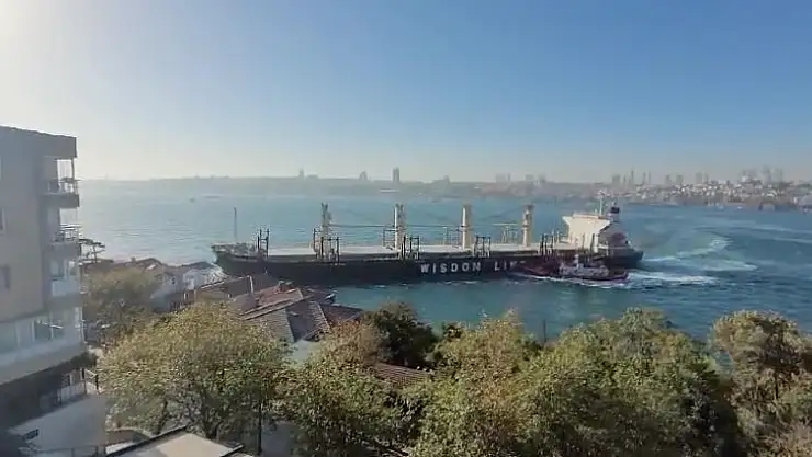 İstanbul Boğazı'nda 2 yük gemisi çarpıştı