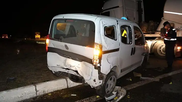 FECİ KAZADA 7 KİŞİ YARALANDI