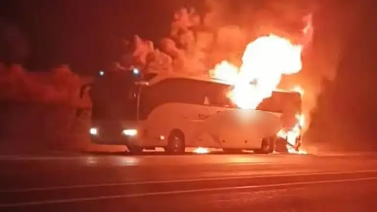 YOLCU OTOBÜSÜ ALEV TOPUNA DÖNDÜ