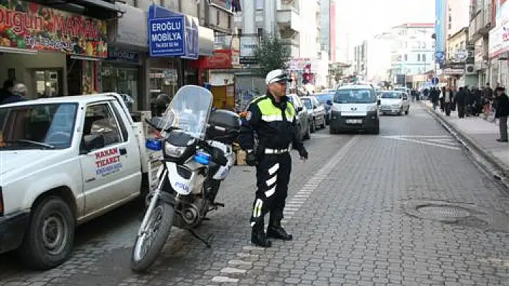 Motosikletli Trafik Polis dikkat çekiyor