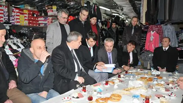 Mecidiye Halk Pazarı Esnafından Demirtaş'a Kahvaltı