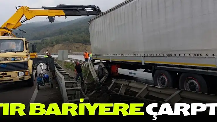 tır bariyere çarptı