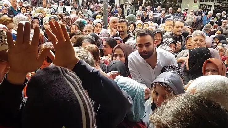 İNDİRİM İZDİHAMI