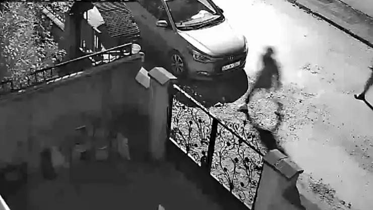 Evin bahçesinden bisiklet çaldı