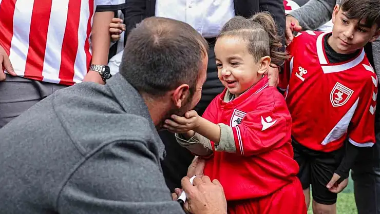 minikler kupayı Samsunspor kaptanının elinden aldı