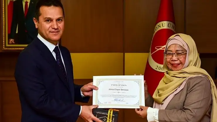 Kastamonu Üniversitesinde sertifika verildi