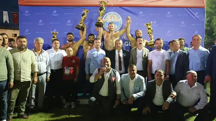 Kaş Güreşleri'nin Başpehlivanı İsmail Balaban oldu