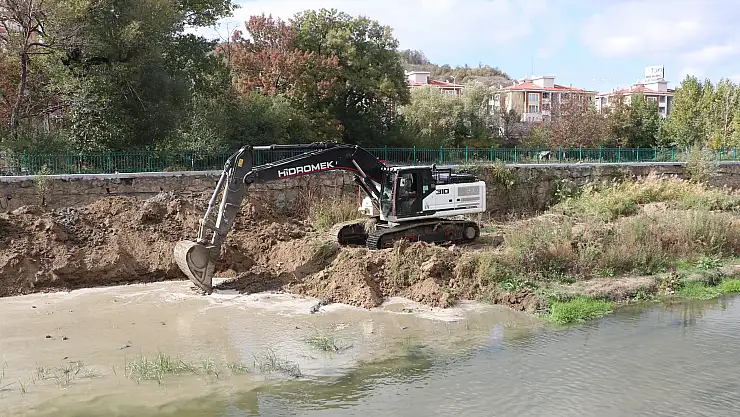 Samsun'da ırmak ve dere yatakları temizlendi