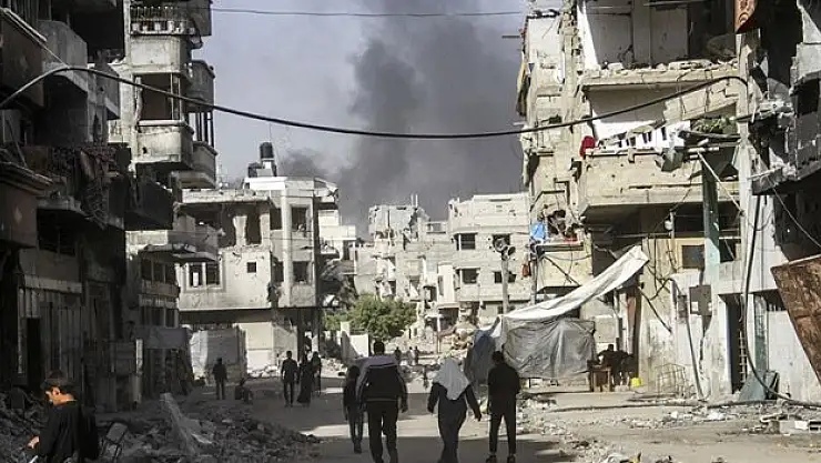 Göçe zorlamak için hastaneleri yok ediyor