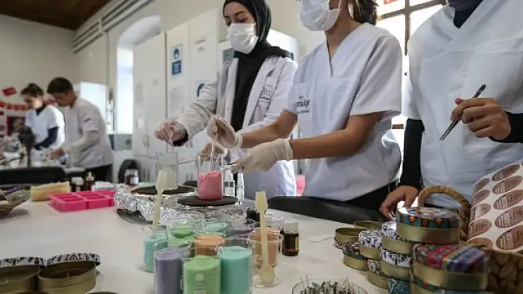 Öğrenciler zeytinyağlı sabun üretiyor