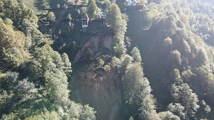 Heyelan nedeniyle 3 ev boşaltıldı