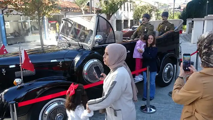 Fotoğraf çektirmek sıraya girdiler