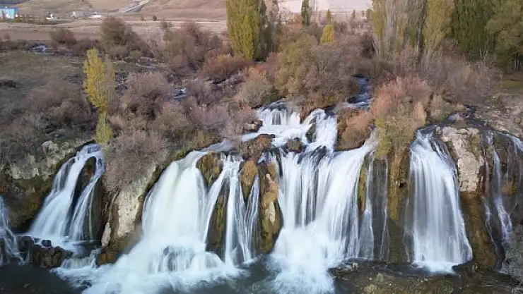 Muradiye Şelalesi  ziyaretçilerini ağırlıyor
