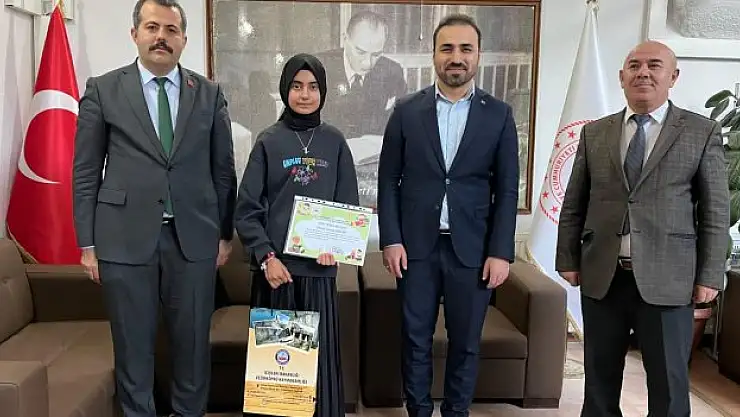 En çok kitap okuyan öğrenciler için ödül töreni