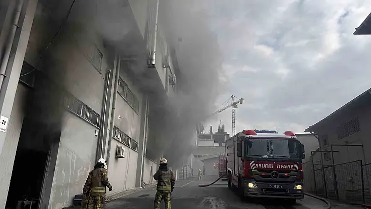 Avcılar'da İş hanında korkutan yangın