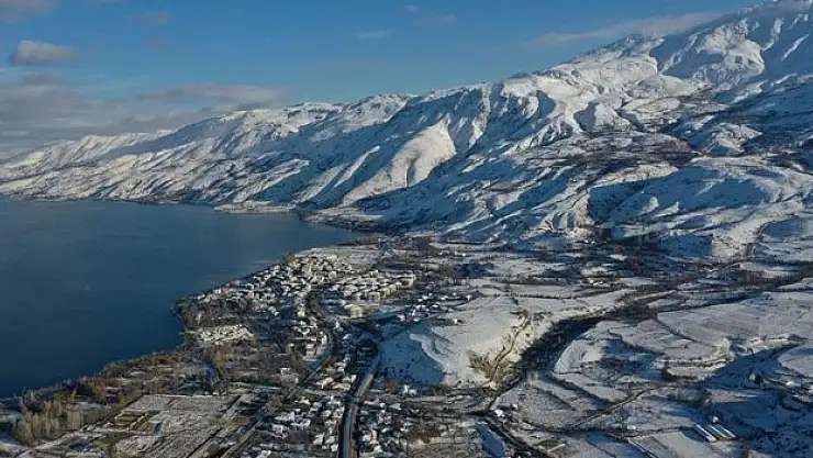 Hazar Gölü ziyaretçilerine huzur veriyor