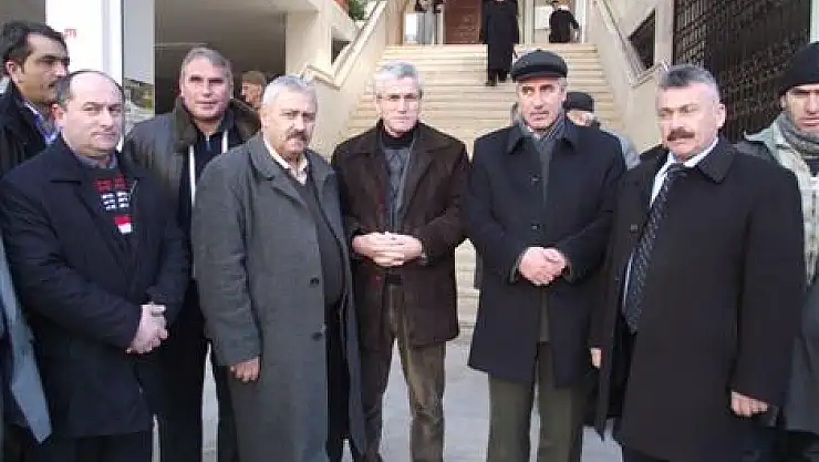 MHP' liler, Denktaş için gıyabi cenaze namazı kıldı