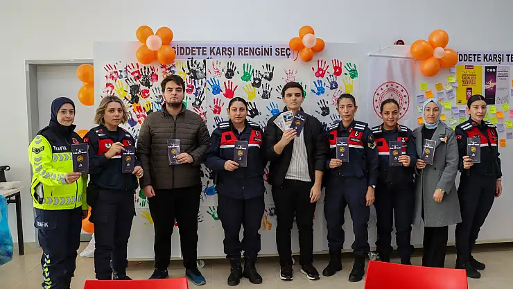 Üniversite öğrencilerine KADES uygulaması tanıtıldı