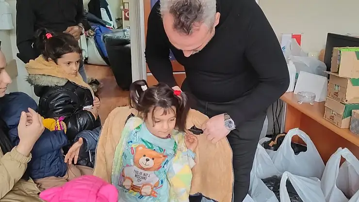 Sultangazi'de 250 çocuğu tepeden tırnağa giydirdiler