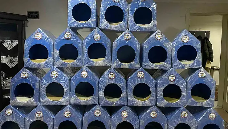 Gediz'de sokak hayvanları için yuva