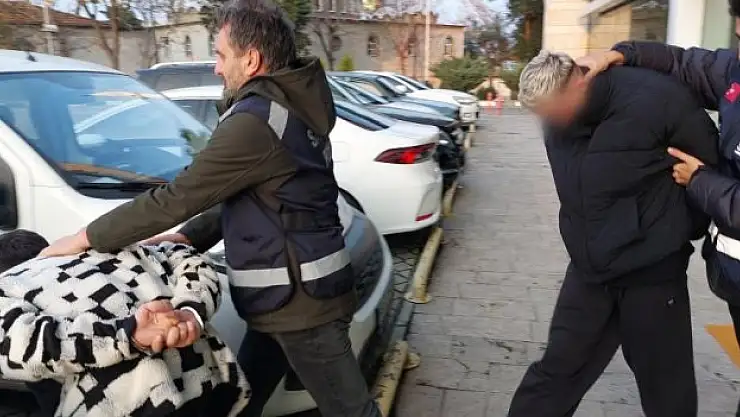 5 kilo 700 gram skunkla yakalanan şahıslar tutuklandı