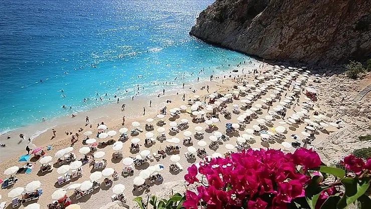 'Yaptırımların turizmi etkilememesi için fiyat politikasına dikkat edilmeli'