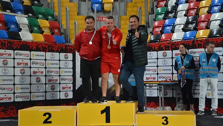 madalyaları topladı