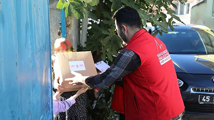 Şehzadeler Belediyesi'nden ihtiyaç sahiplerine gıda yardımı